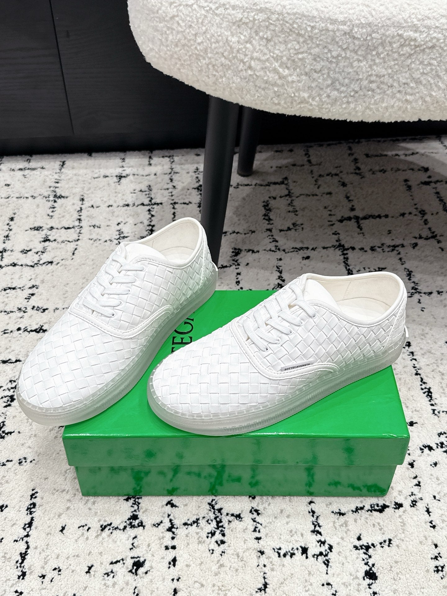 BOTTEGA VENETA 26S SNEAKERS IN WHITE WOVEN LAMBSKIN