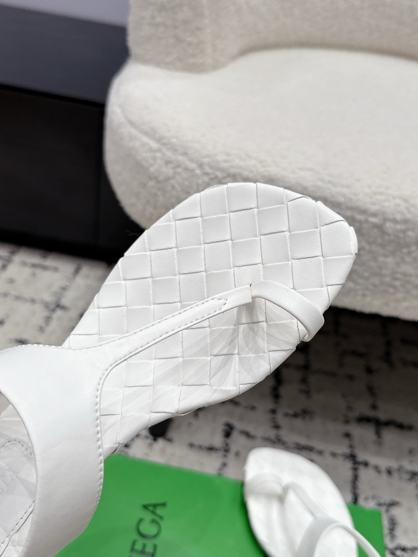 BOTTEGA VENETA 26S HIGH-HEEL THONG SANDALS 40 MM IN WHITE CALFSKIN