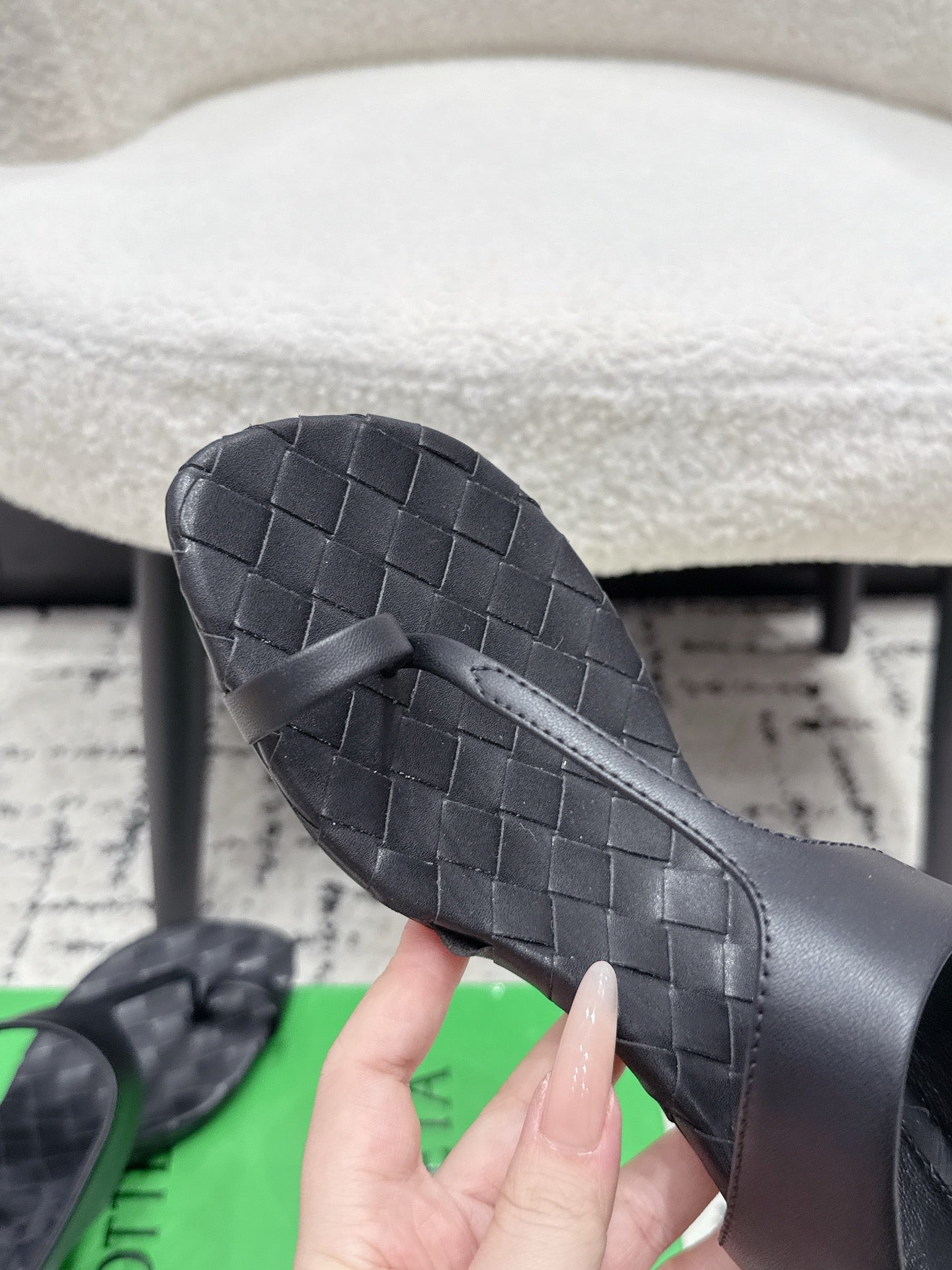 BOTTEGA VENETA 26S HIGH-HEEL THONG SANDALS 40 MM IN BLACK CALFSKIN