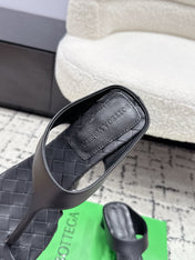 BOTTEGA VENETA 26S HIGH-HEEL THONG SANDALS 40 MM IN BLACK CALFSKIN