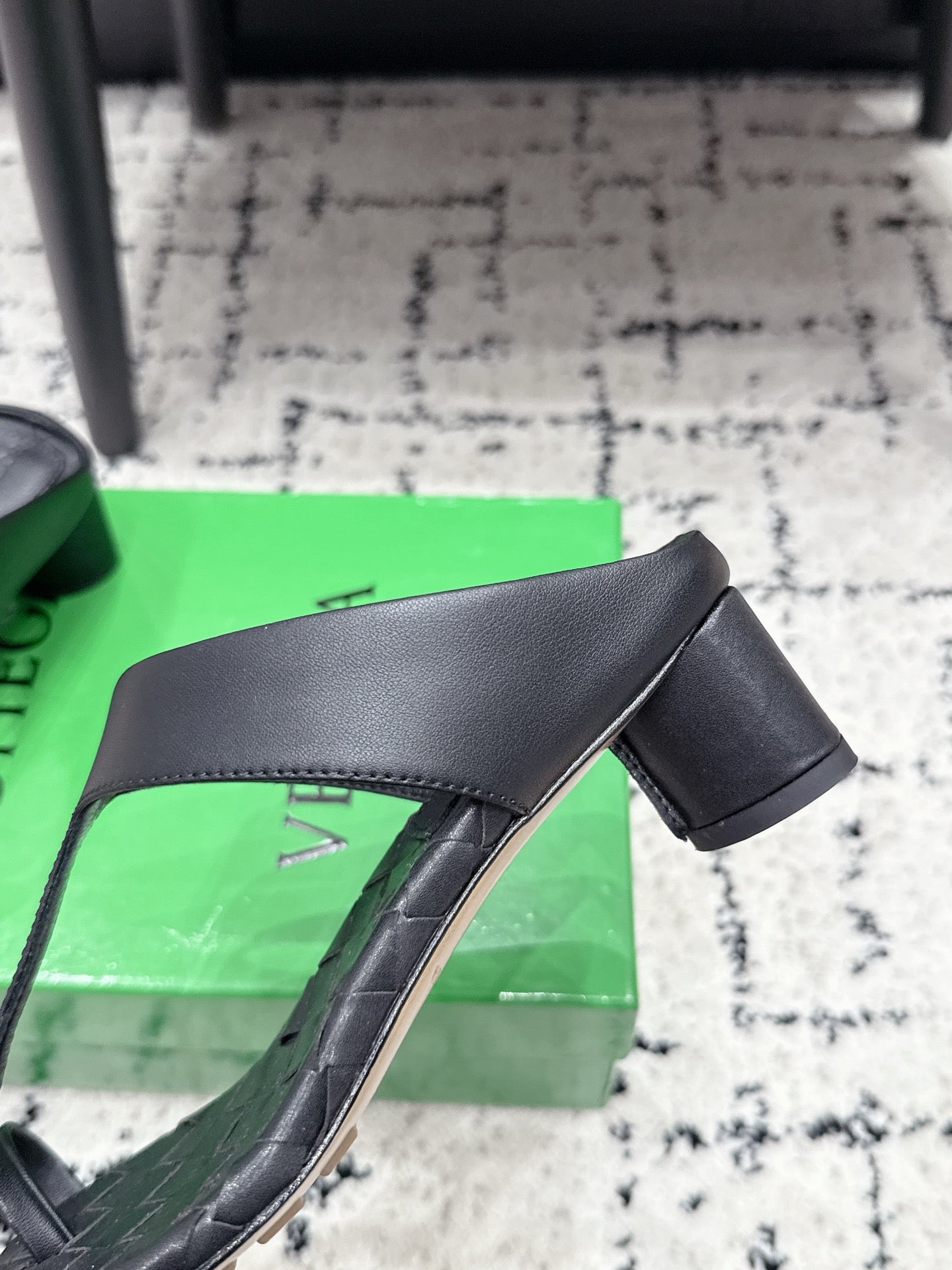 BOTTEGA VENETA 26S HIGH-HEEL THONG SANDALS 40 MM IN BLACK CALFSKIN