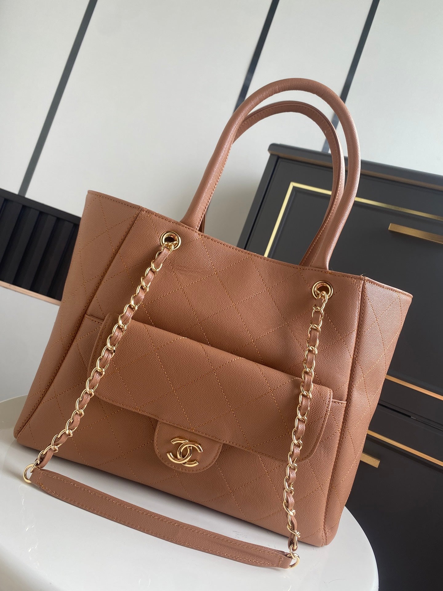 CHANEL 26S QUILTED LARGE SHOPPING TOTE 39 IN CARAMEL BROWN CAVIAR CALFSKIN GOLD HARDWARE