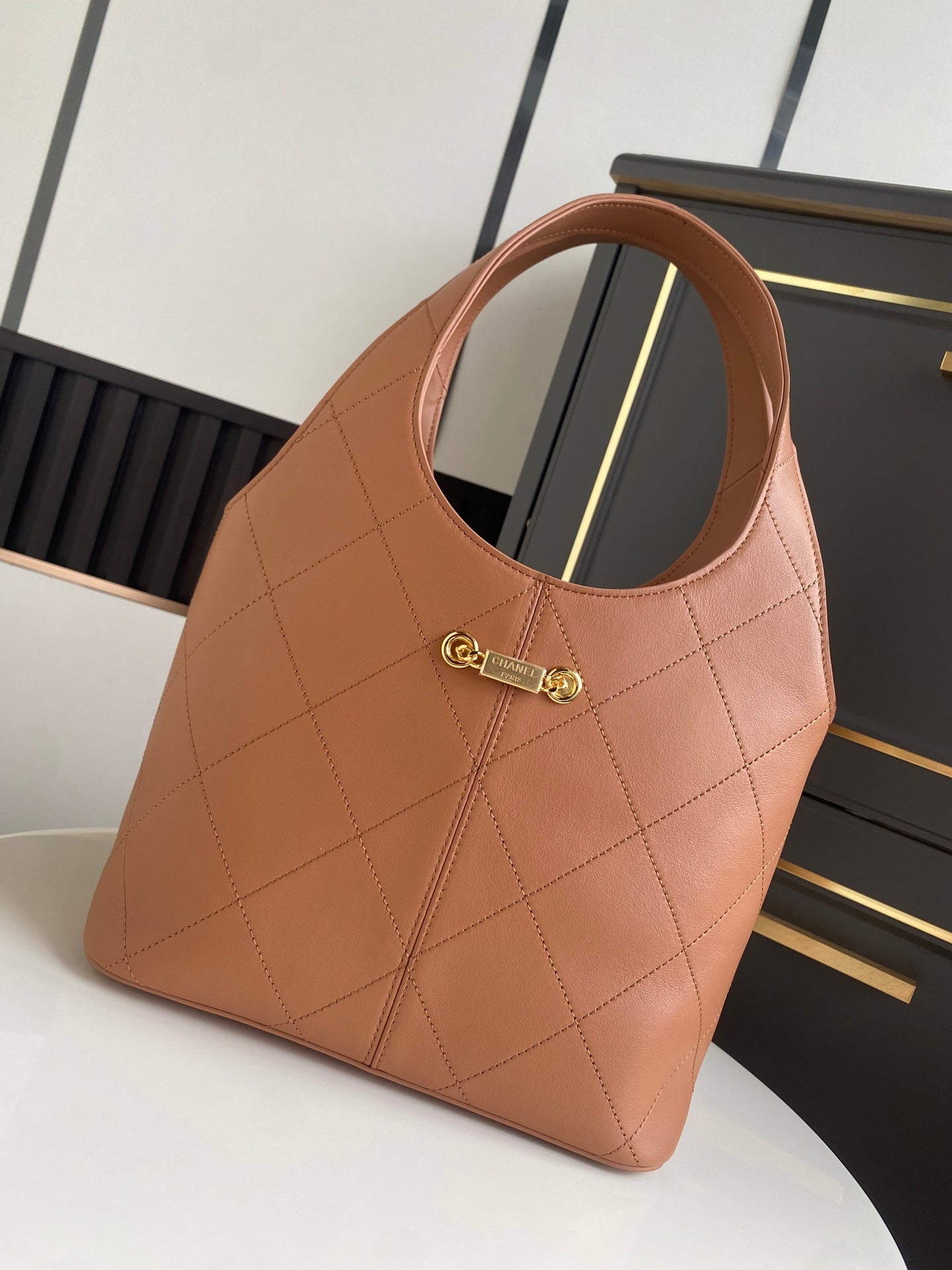 CHANEL 26S QUILTED HOBO LARGE BAG 35 IN CARAMEL BROWN CALFSKIN GOLD HARDWARE