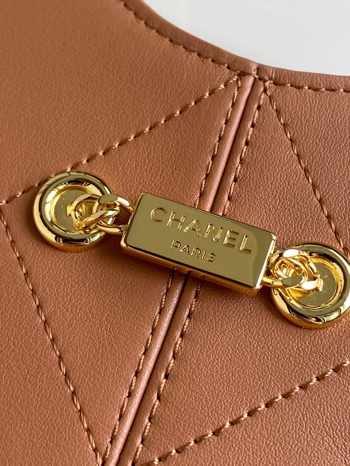 CHANEL 26S QUILTED HOBO LARGE BAG 35 IN CARAMEL BROWN CALFSKIN GOLD HARDWARE