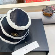 BUCKET HAT IN BLACK LAMBSKIN AND WHITE FLEECE 426223