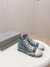 HIGH-TOP SNEAKERS IN BLUE DENIM LOGO PRINT