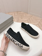 SLIP-ON SNEAKERS GRAFFITI IN BLACK CANVAS