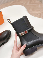 KELLY BUCKLE SHORT BOOTS IN BLACK CALFSKIN