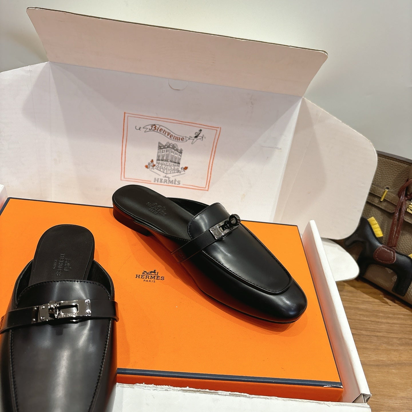 HM 26S KELLY MULE IN BLACK CALFSKIN BLACK HARDWARE