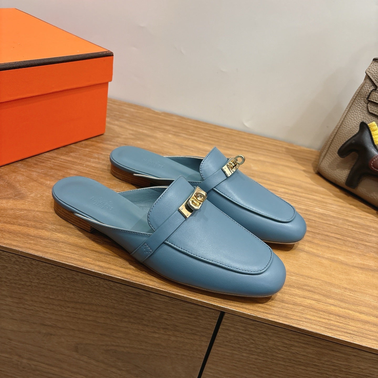 HM 26S KELLY MULE IN DUSTY BLUE CALFSKIN GOLD HARDWARE