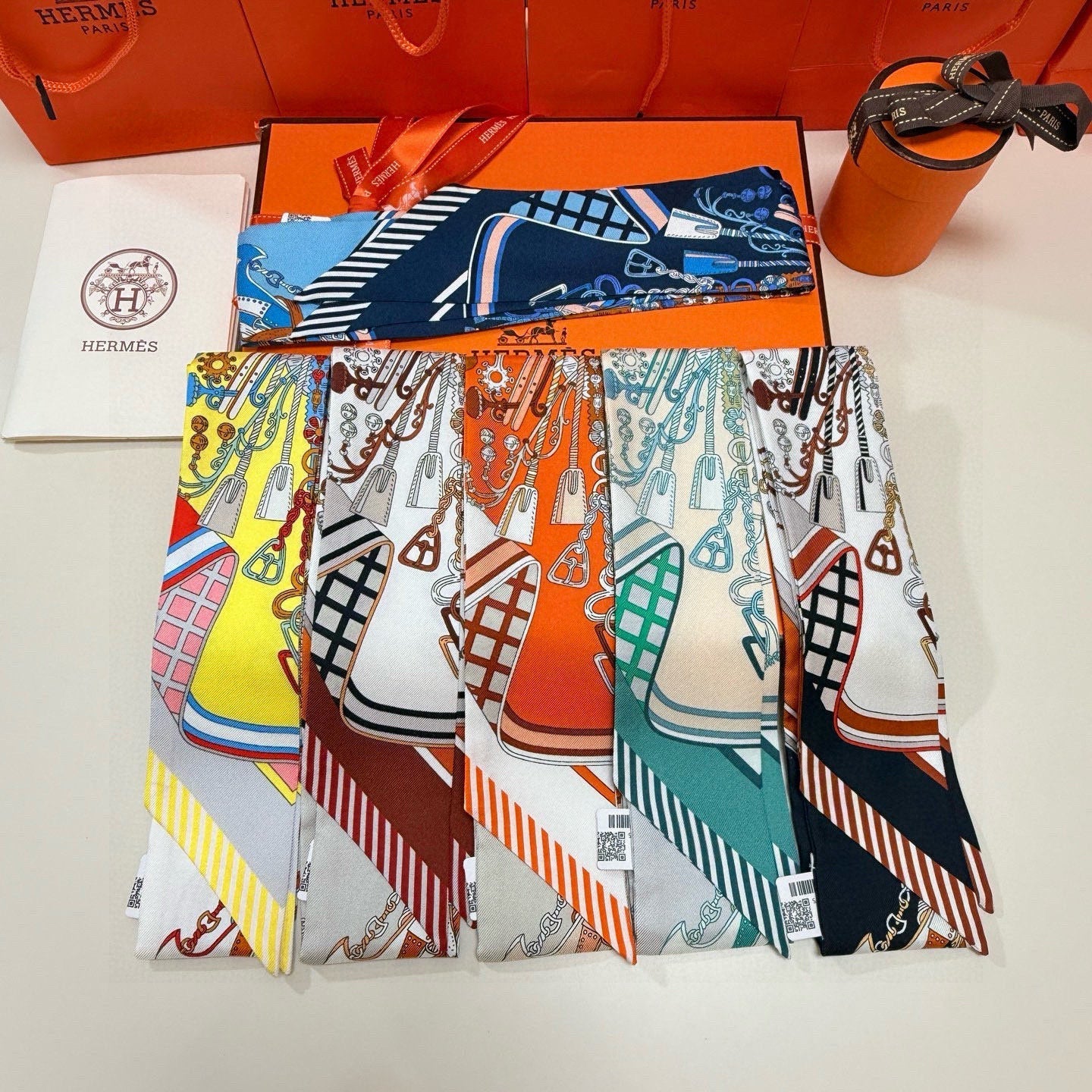 HERMES 25S SCARF 90 IN SILK 853143