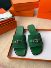 0RAN SANDALS IN EMERALD GREEN CALFSKIN