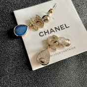 CHANEL 26S DOUBLE C CRYSTAL LOGO BLUE TEXTURED TEARDROP DANGLE EARRINGS IN GOLD METAL 629183
