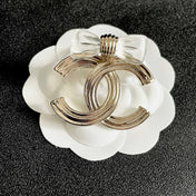 CHANEL 26S DOUBLE C LOGO BOW DETAIL OPENWORK BROOCH IN GOLD METAL 629193