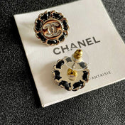 CHANEL 26S DOUBLE C LOGO BLACK ENAMEL FLORAL STUD EARRINGS IN GOLD METAL 629992
