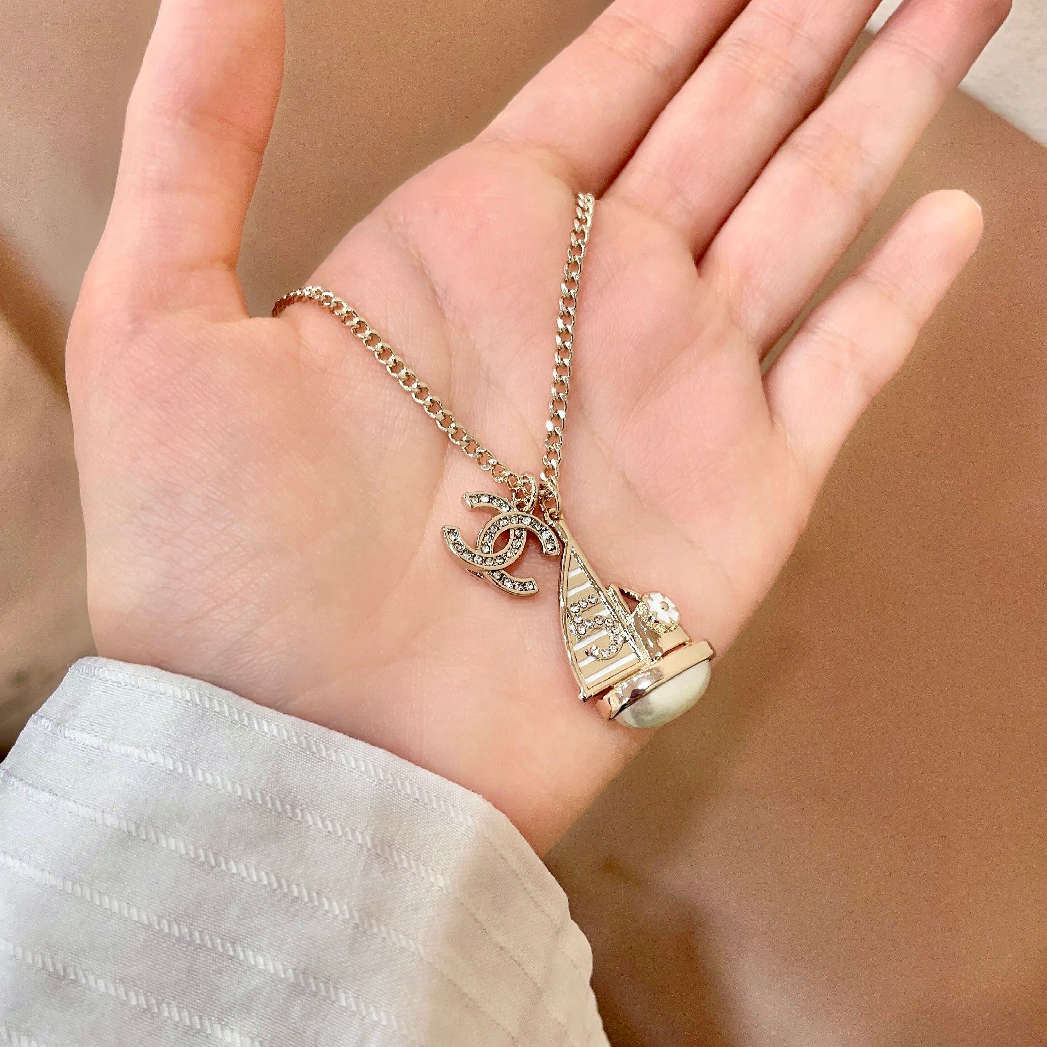CHANEL 26S DOUBLE C LOGO SAILBOAT PENDANT NECKLACE WITH PEARL IN GOLD METAL 630060