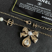 CHANEL 26S DOUBLE C LOGO PEARL BOW & CRYSTAL DROP NECKLACE IN GOLD METAL 629884