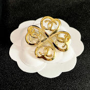 CHANEL 26S DOUBLE C LOGO HEART CLOVER BROOCH IN GOLD METAL 629910