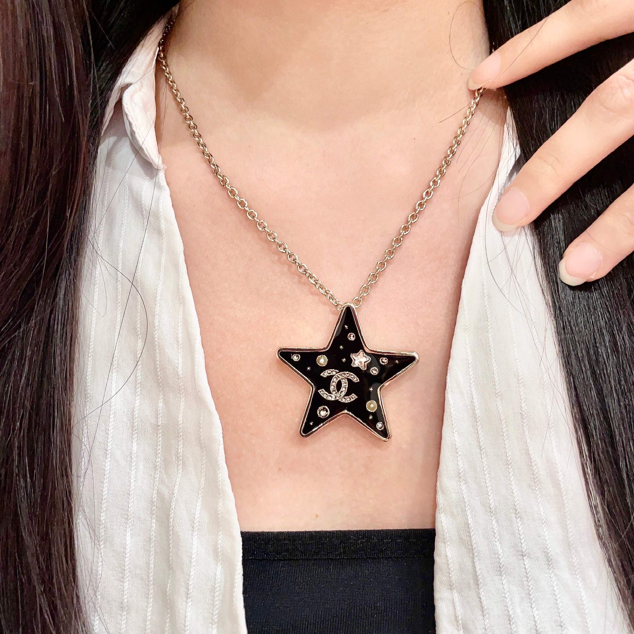 CHANEL 26S DOUBLE C LOGO BLACK ENAMEL STAR PENDANT NECKLACE WITH CRYSTAL DETAIL IN GOLD METAL 631015