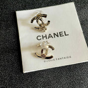 CHANEL 26S DOUBLE C LOGO PEARL STUD EARRINGS WITH FLORAL DETAIL IN GOLD METAL 631917