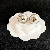 CHANEL 26S DOUBLE C LOGO MOTHER OF PEARL ROUND STUD EARRINGS WITH ROPE EDGE IN GOLD METAL 633159