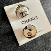 CHANEL 26S DOUBLE C LOGO MOTHER OF PEARL ROUND STUD EARRINGS WITH ROPE EDGE IN GOLD METAL 633159