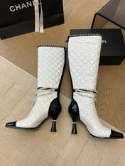 KNEE HIGH BOOTS 8 CM IN WHITE MIX BLACK CALFSKIN WITH PEARL CHAIN