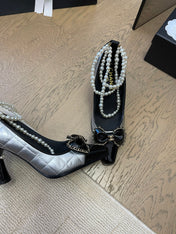 HIGH HEEL 8 CM IN SILVER MIX BLACK CALFSKIN WITH PEARL CHAIN