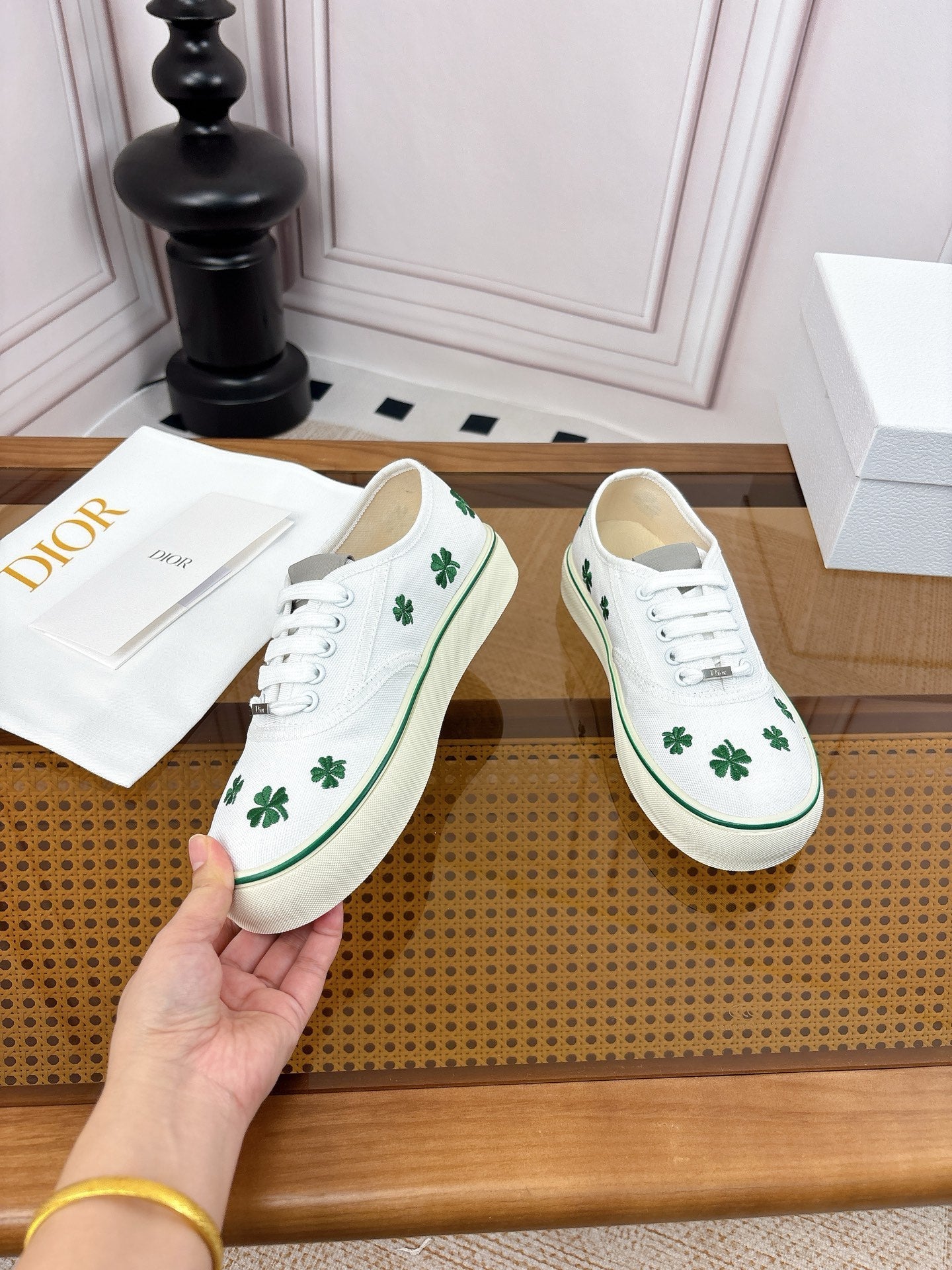 DIOR 26S LOW TOP SNEAKERS 35MM IN WHITE CANVAS WITH CLOVER EMBROIDERY