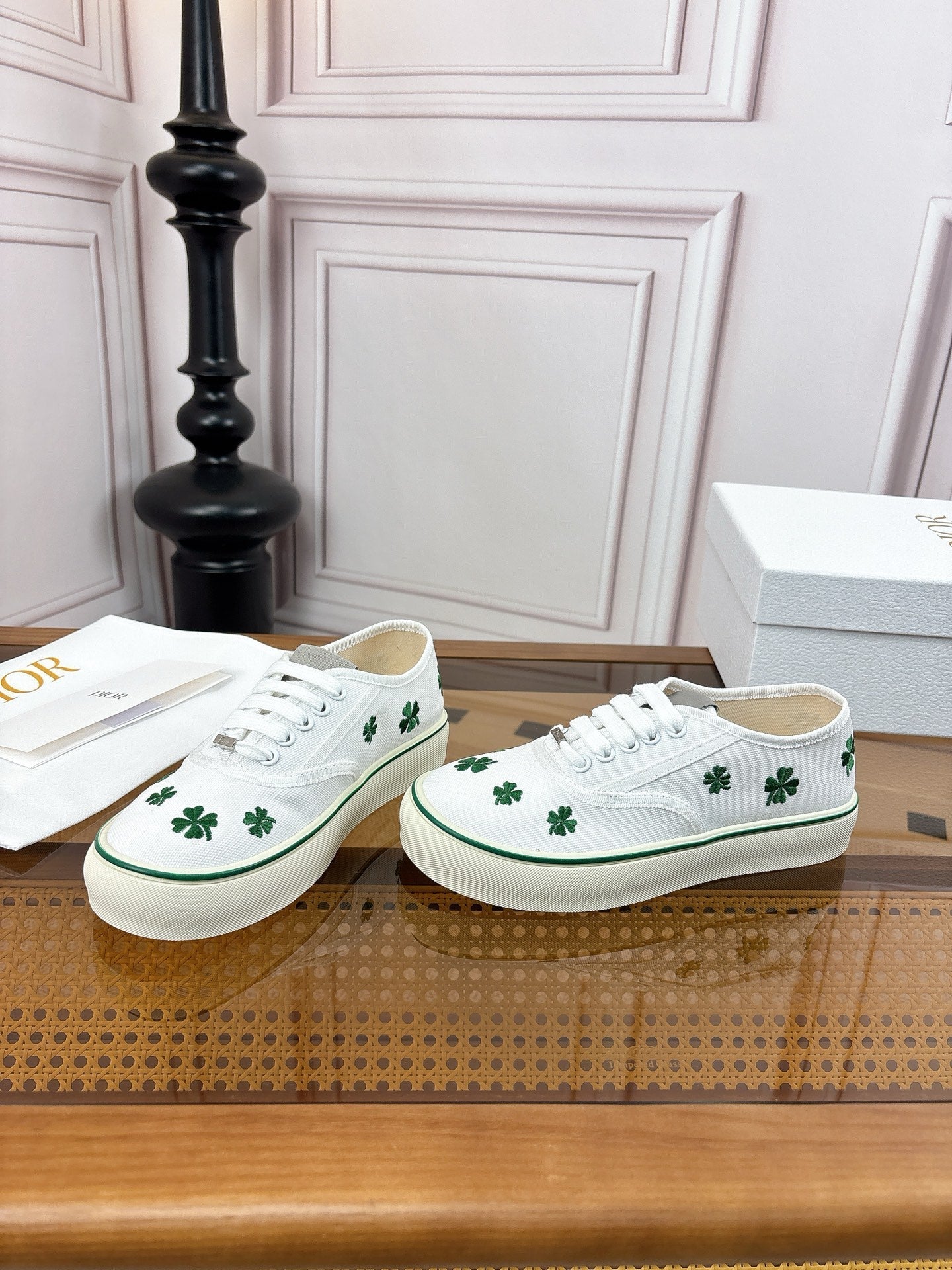 DIOR 26S LOW TOP SNEAKERS 35MM IN WHITE CANVAS WITH CLOVER EMBROIDERY