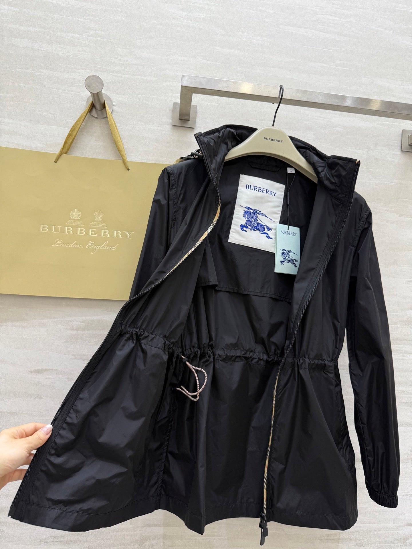 BURBERRY 26S LIGHTWEIGHT JACKET 409