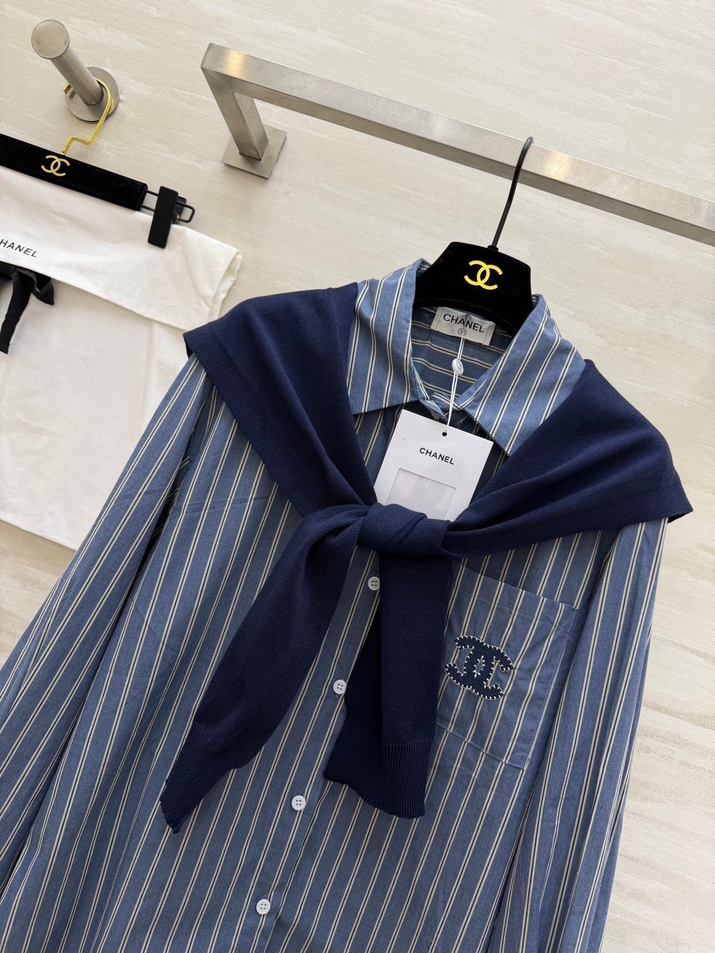 CHANEL 26S SHIRT AND WOOL SCARF 972