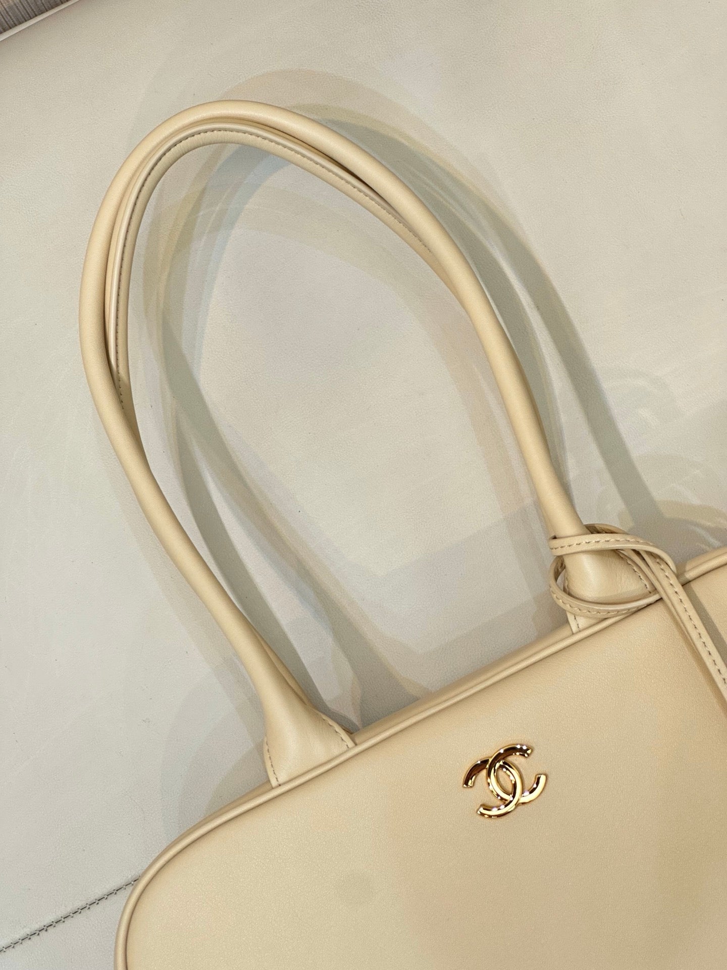 CHANEL 26S CLASSIC BOWLING BAG 30 IN CREAM BEIGE CALFSKIN