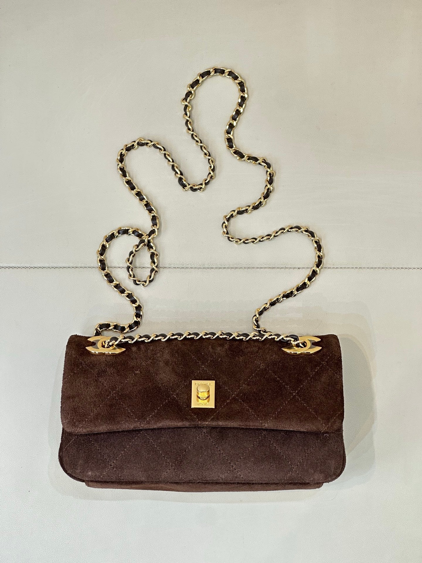 CHANEL 26S FLAP BAG 22 IN CHOCOLATE BROWN SUEDE WITH GOLD HARDWARE