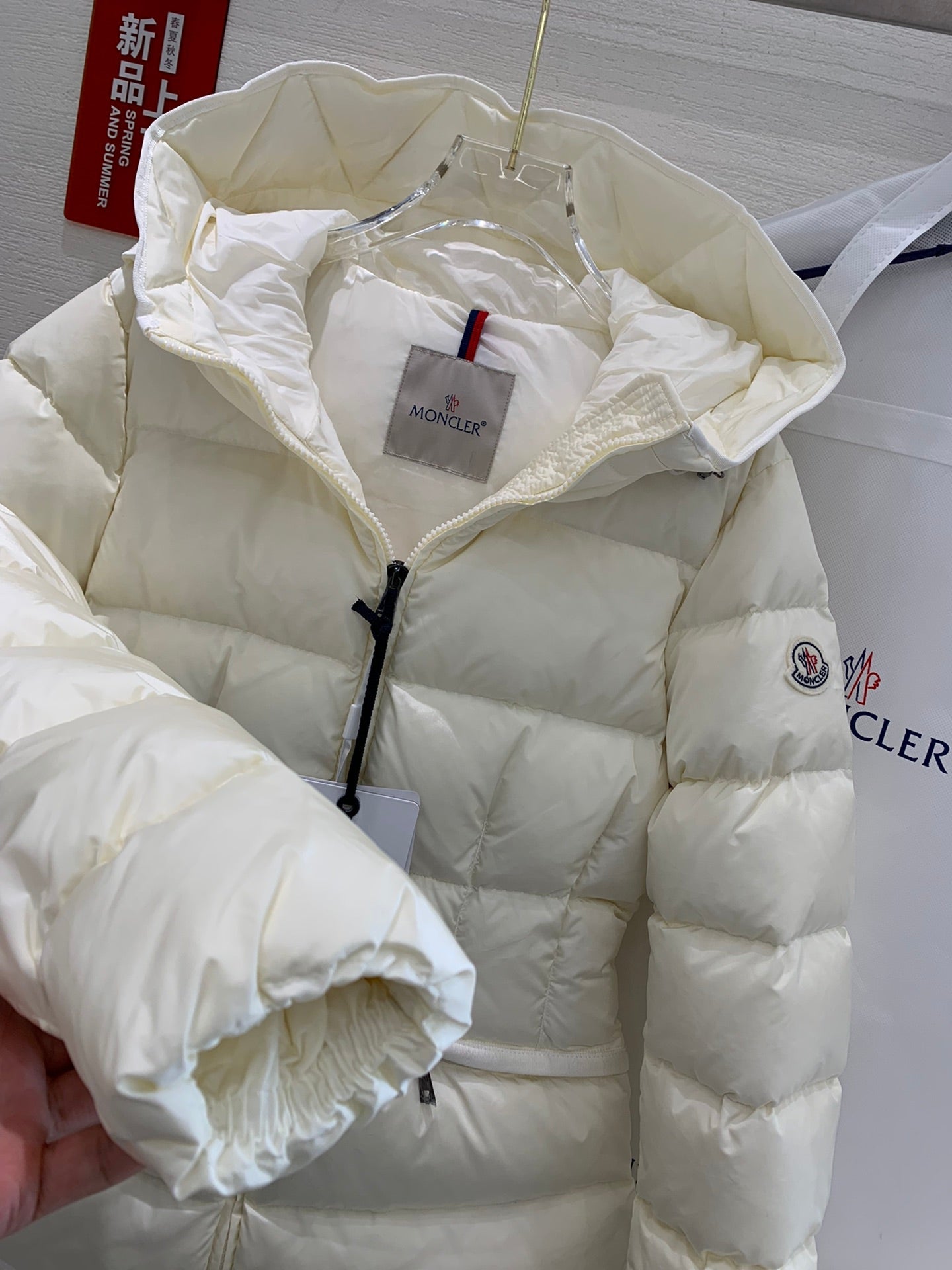 MONCLER 25S PUFFER JACKET 277