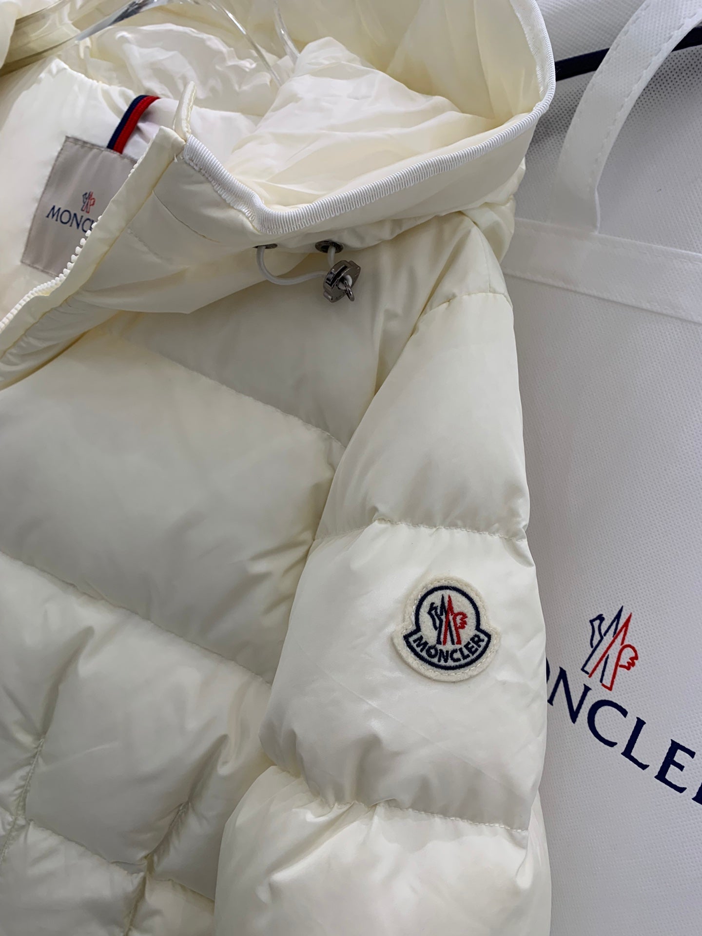 MONCLER 25S PUFFER JACKET 277
