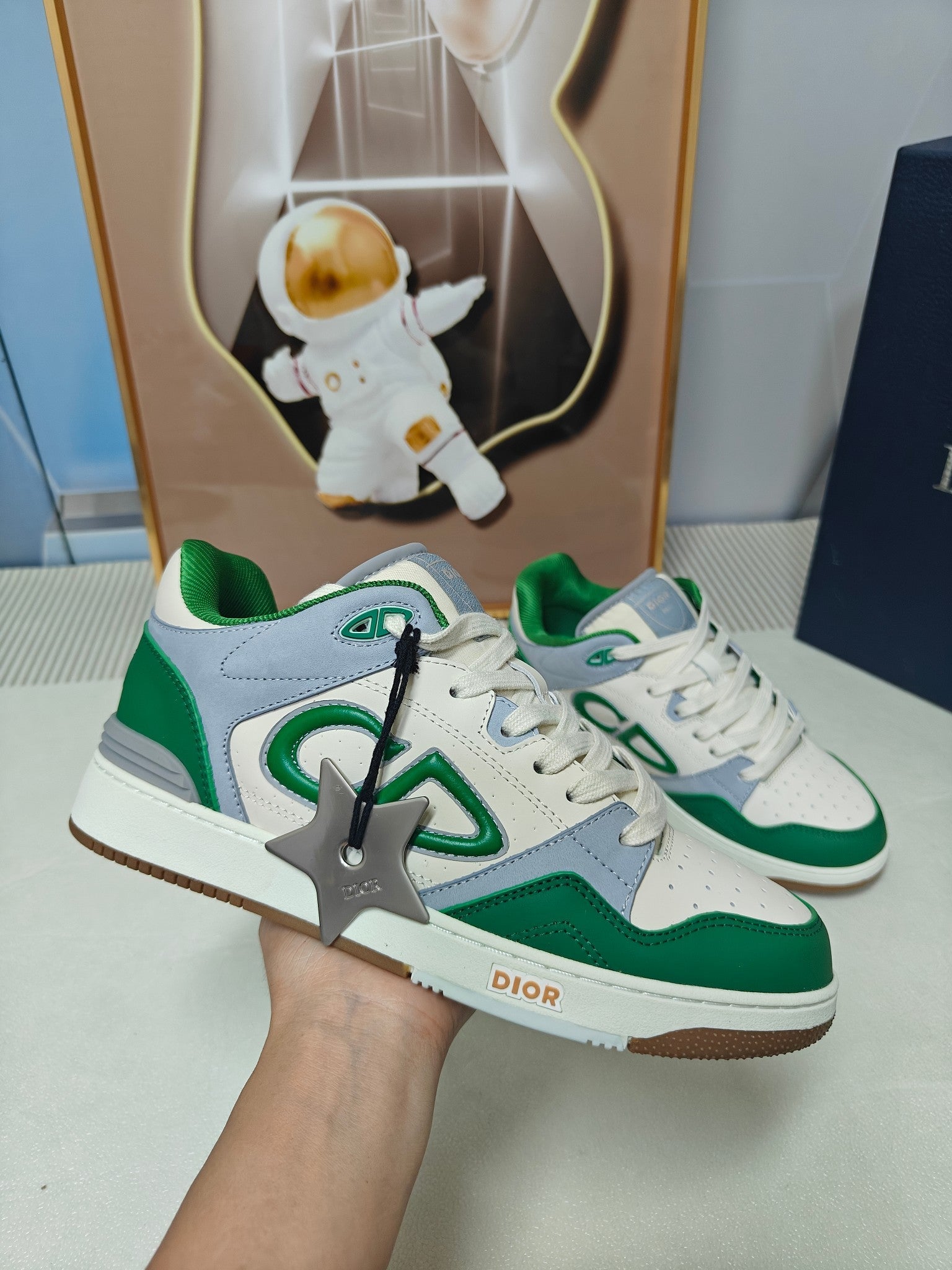 DIOR 26S LOW-TOP SNEAKER IN WHITE AND GREEN CALFSKIN