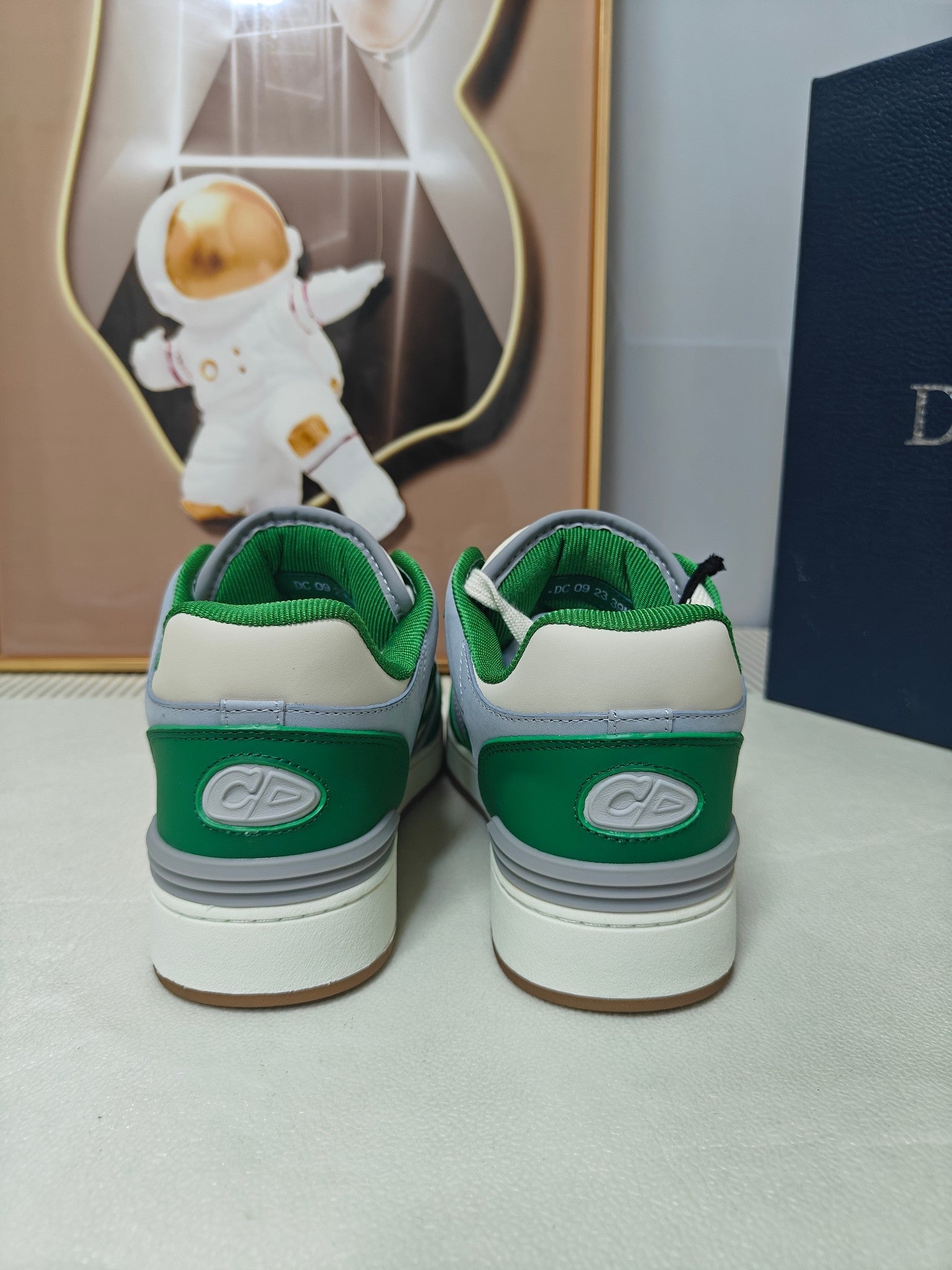 DIOR 26S LOW-TOP SNEAKER IN WHITE AND GREEN CALFSKIN