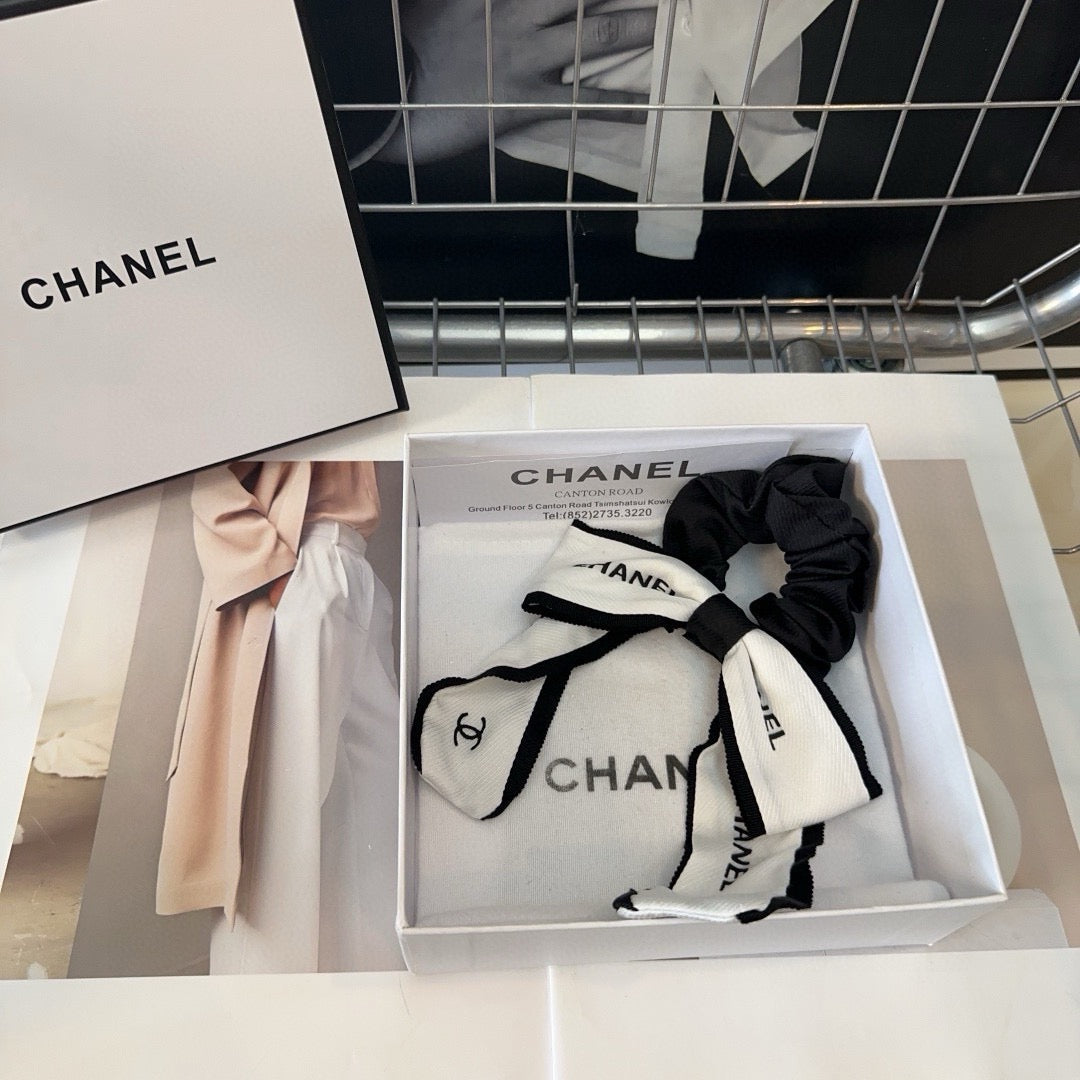 CHANEL 26S BOW SCRUNCHIE IN BLACK AND WHITE SILK 512105