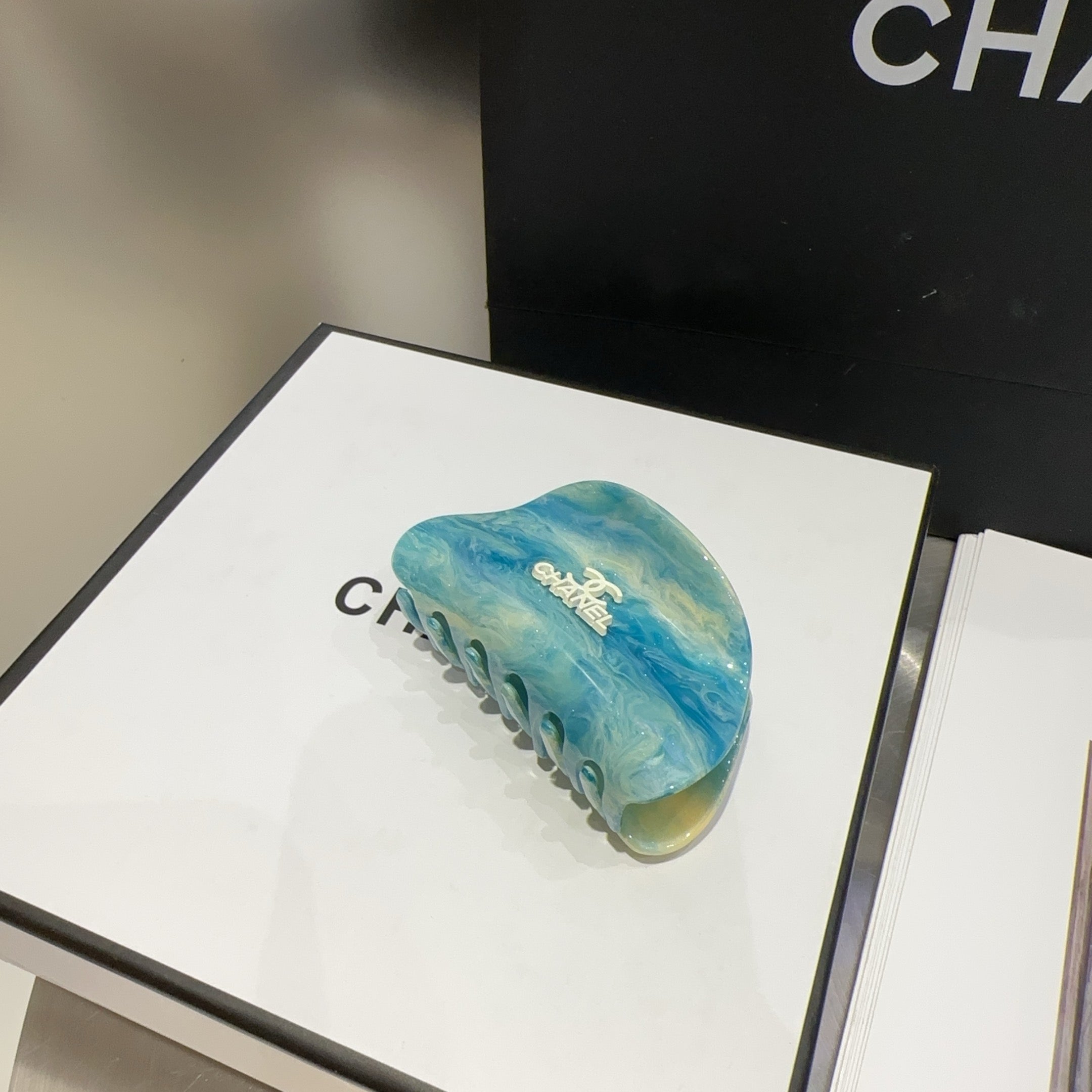 CHANEL 26S HAIR CLAW CLIP IN TURQUOISE BLUE METAL 503078