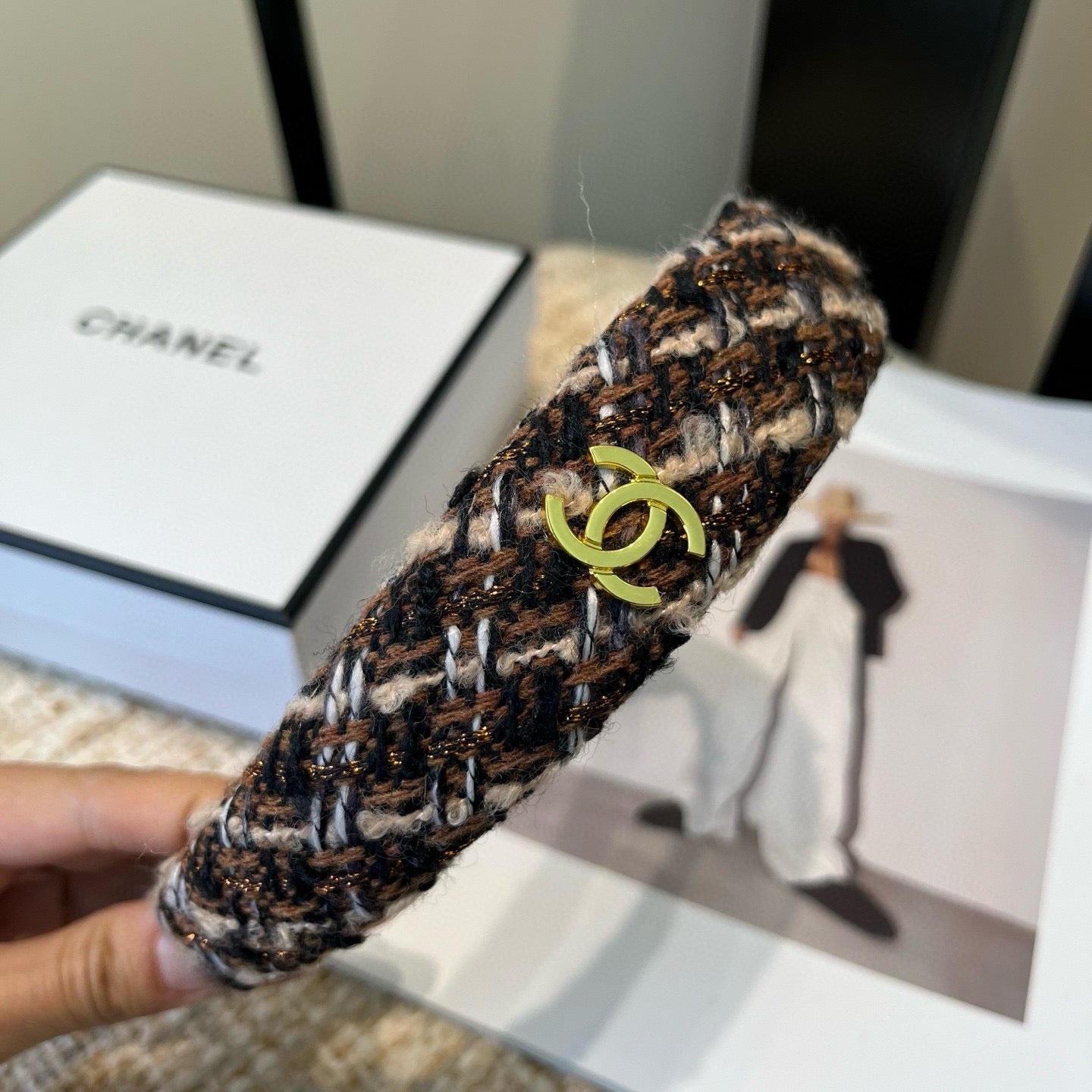 CHANEL 26S HEADBAND IN BEIGE AND BLACK TWEED 505319