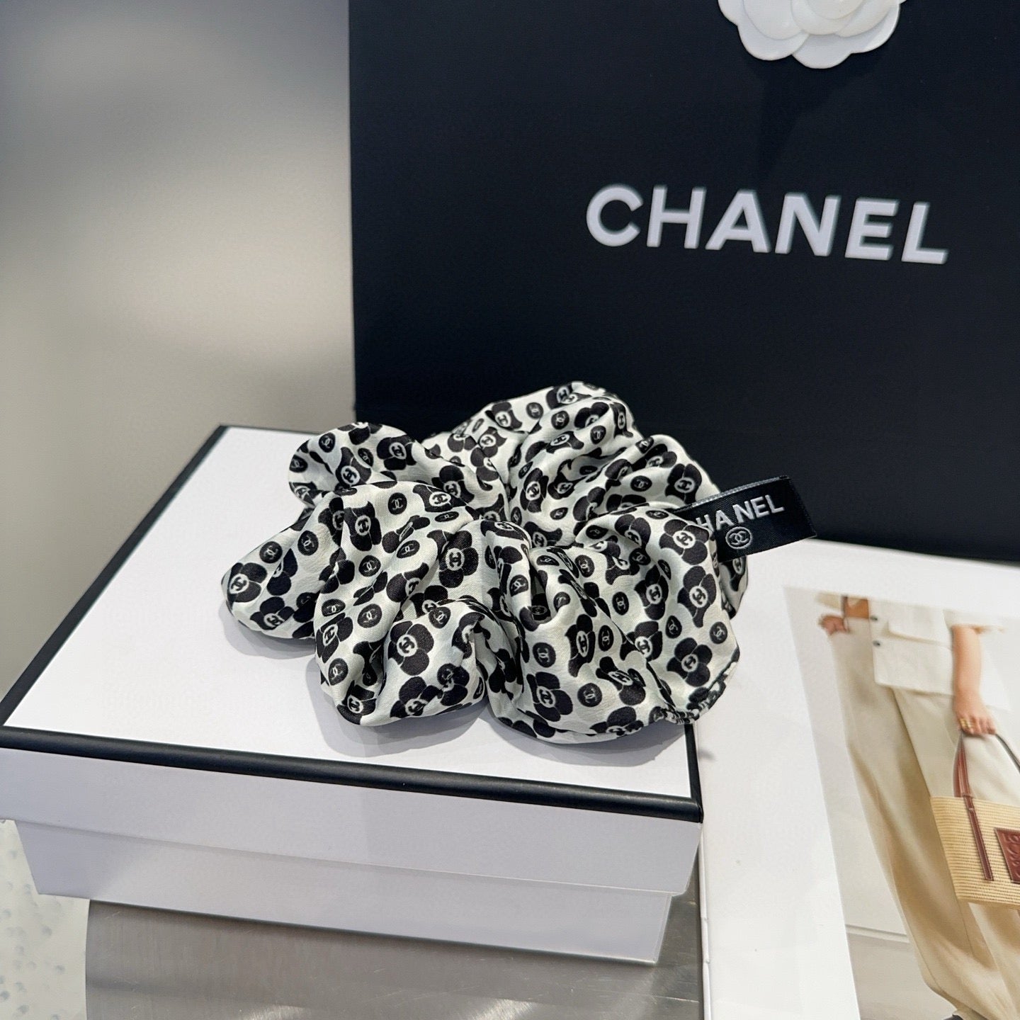 CHANEL 26S SCRUNCHIE HAIR TIE IN MULTICOLOR PREMIUM SILK 505305