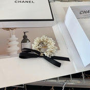 CHANEL 26S PEARL HAIR ELASTIC IN WHITE AND BLACK RIBBON 505297