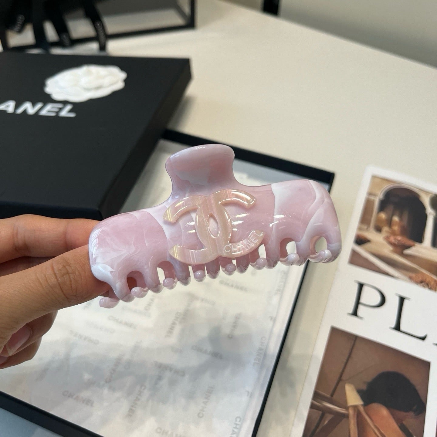 CHANEL 26S CLAW HAIR CLIP IN PINK ACRYLIC 503112