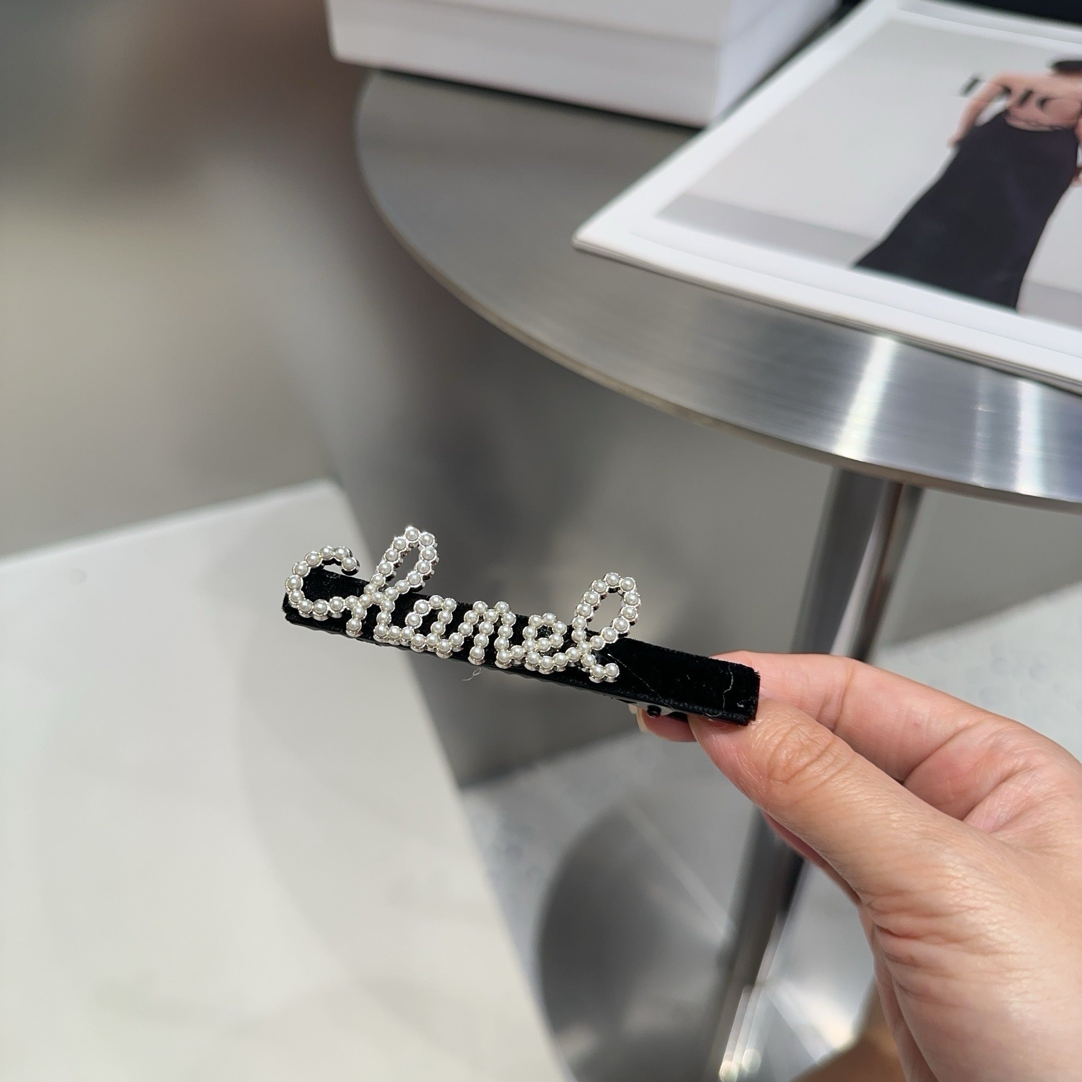 CHANEL 26S BOW HAIR CLIP IN BLACK RHINESTONE SCRIPT 505309