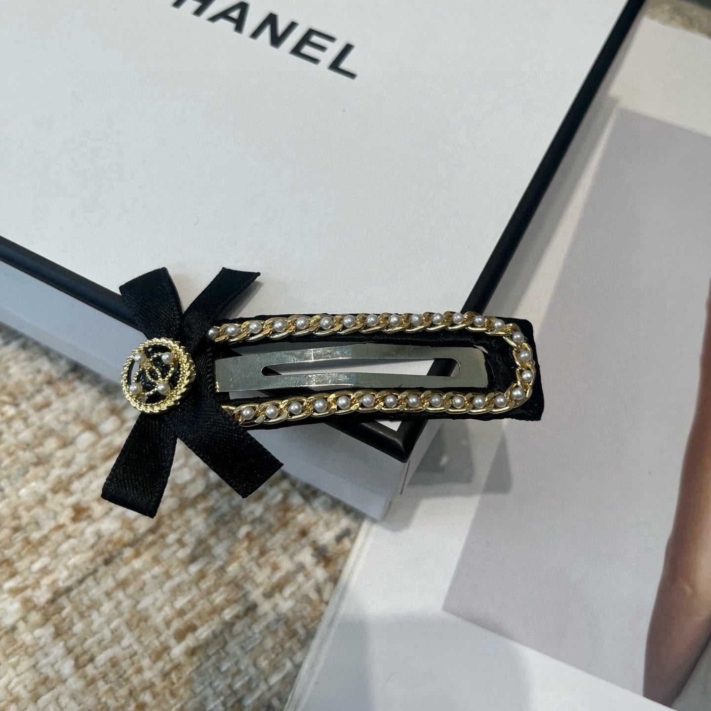 CHANEL 26S BOW HAIR CLIP IN BLACK FABRIC 505310