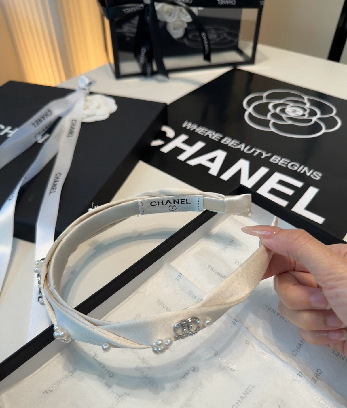 CHANEL 26S HEADBAND IN WHITE SATIN 503101
