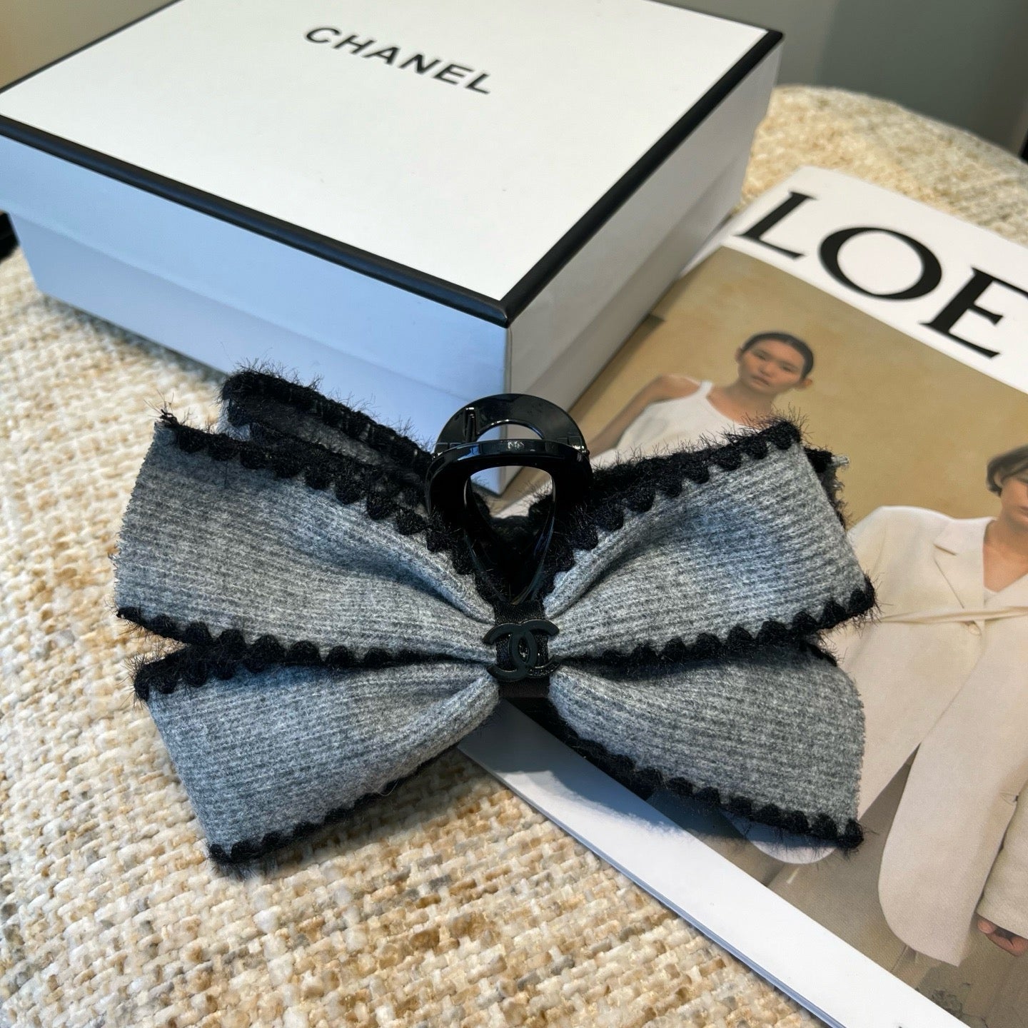 CHANEL 26S BOW HAIR CLIP IN GREY FABRIC 512107