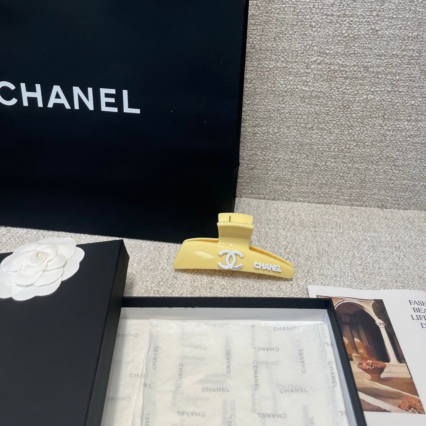 CHANEL 26S HAIR CLIP IN YELLOW ACETATE 512125