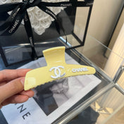 CHANEL 26S HAIR CLIP IN YELLOW ACETATE 512125